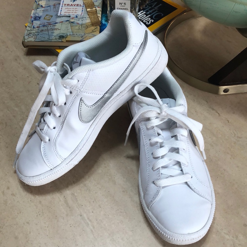 Nike Court Royale ✨Size 6✨